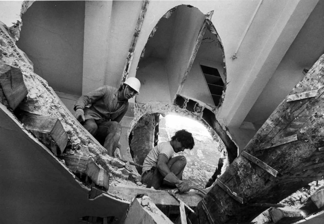 Gordon Matta-Clark's Conical Intersect in construction, 1975.