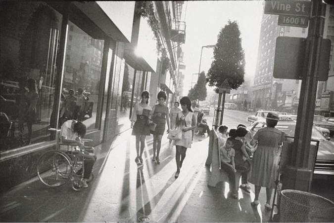 Garry Winogrand, Los Angeles, 1969. © 1984 The Estate of Garry Winogrand. Photo courtesy The J. Paul Getty Museum, Los Angeles. 